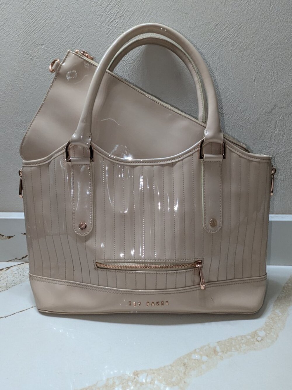 Ted Baker patent leather large bag. EUC! - Picture 12 of 15